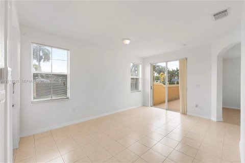Townhouse in Miami, Florida 3 bedrooms, 160.54 sq.m. № 2088214 - photo 25