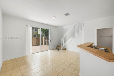 Townhouse in Miami, Florida 3 bedrooms, 160.54 sq.m. № 2088214 - photo 20