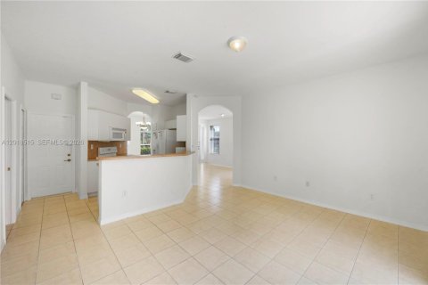 Townhouse in Miami, Florida 3 bedrooms, 160.54 sq.m. № 2088214 - photo 12