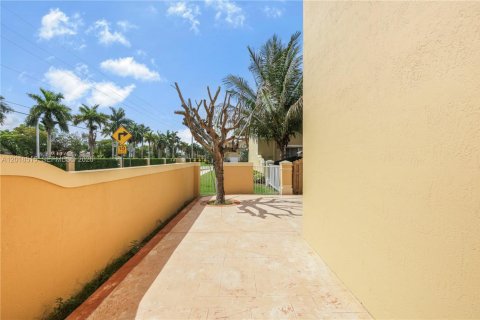 Townhouse in Miami, Florida 3 bedrooms, 160.54 sq.m. № 2088214 - photo 9