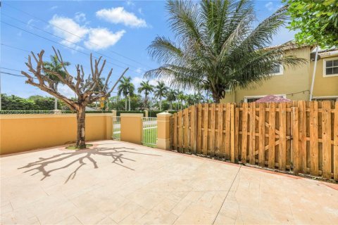 Townhouse in Miami, Florida 3 bedrooms, 160.54 sq.m. № 2088214 - photo 6