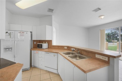 Townhouse in Miami, Florida 3 bedrooms, 160.54 sq.m. № 2088214 - photo 23