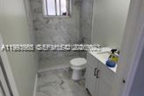 Condominio en alquiler en Miami, Florida, 2 dormitorios, 72.46 m2 № 2055565 - foto 8