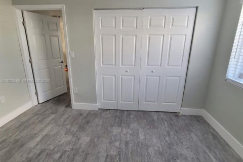 Condominio en alquiler en Miami, Florida, 2 dormitorios, 72.46 m2 № 2055565 - foto 6