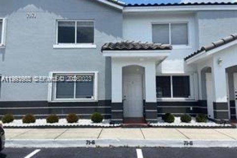 Condominio en alquiler en Miami, Florida, 2 dormitorios, 72.46 m2 № 2055565 - foto 1