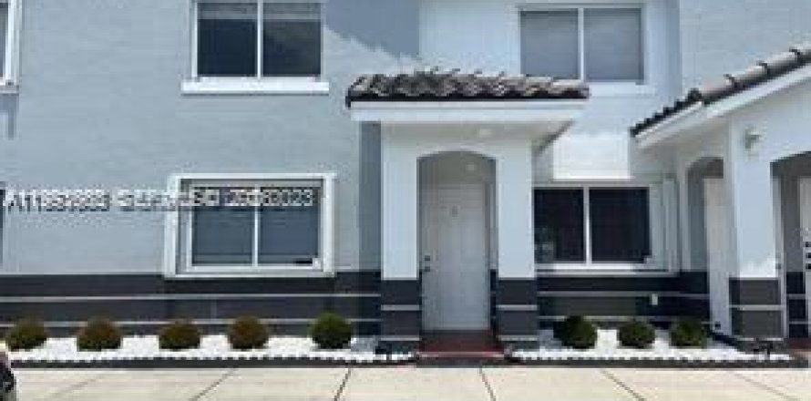 Condominio en Miami, Florida, 2 dormitorios  № 2055565