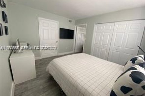 Condominio en alquiler en Miami, Florida, 2 dormitorios, 72.46 m2 № 2055565 - foto 7