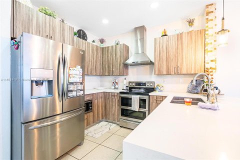 Townhouse in Homestead, Florida 3 bedrooms, 151.24 sq.m. № 1857430 - photo 12