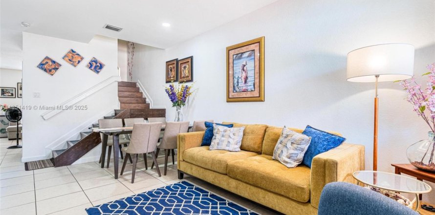 Townhouse in Homestead, Florida 3 bedrooms, 151.24 sq.m. № 1857430