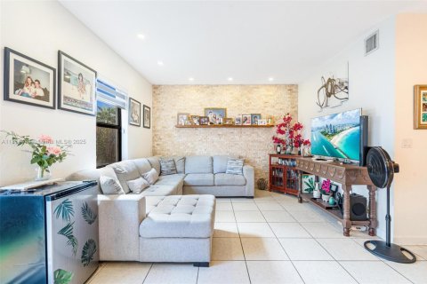 Townhouse in Homestead, Florida 3 bedrooms, 151.24 sq.m. № 1857430 - photo 13
