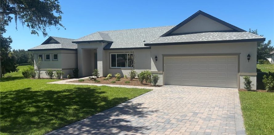 House in Lady Lake, Florida 3 bedrooms, 153.94 sq.m. № 2202910