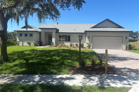 House in Lady Lake, Florida 3 bedrooms, 153.94 sq.m. № 2202910 - photo 26