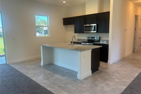 House in Lady Lake, Florida 3 bedrooms, 153.94 sq.m. № 2202910 - photo 5