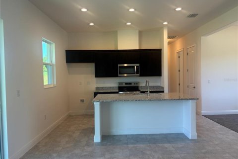 House in Lady Lake, Florida 3 bedrooms, 153.94 sq.m. № 2202910 - photo 21