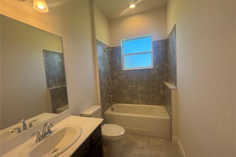 House in Lady Lake, Florida 3 bedrooms, 153.94 sq.m. № 2202910 - photo 9