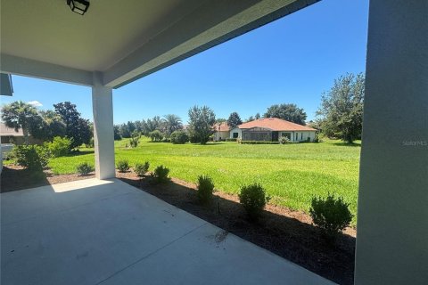 House in Lady Lake, Florida 3 bedrooms, 153.94 sq.m. № 2202910 - photo 14