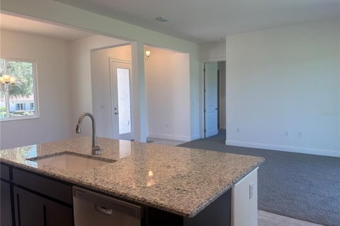 House in Lady Lake, Florida 3 bedrooms, 153.94 sq.m. № 2202910 - photo 7