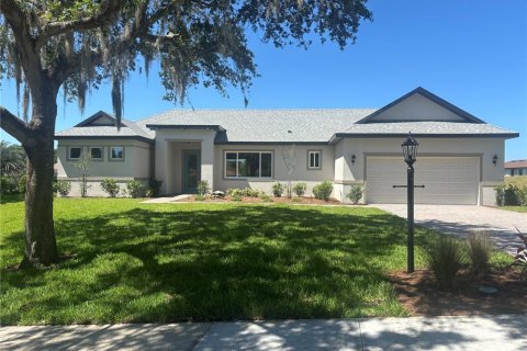 House in Lady Lake, Florida 3 bedrooms, 153.94 sq.m. № 2202910 - photo 23