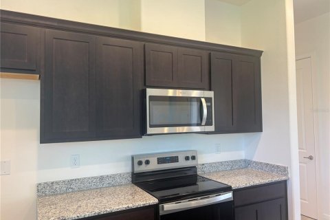 House in Lady Lake, Florida 3 bedrooms, 153.94 sq.m. № 2202910 - photo 6