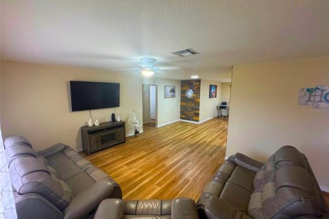 Casa en venta en Holiday, Florida, 4 dormitorios, 170.66 m2 № 1906566 - foto 3