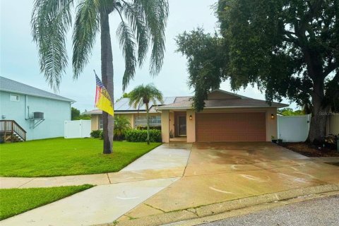 Casa en venta en Holiday, Florida, 4 dormitorios, 170.66 m2 № 1906566 - foto 1
