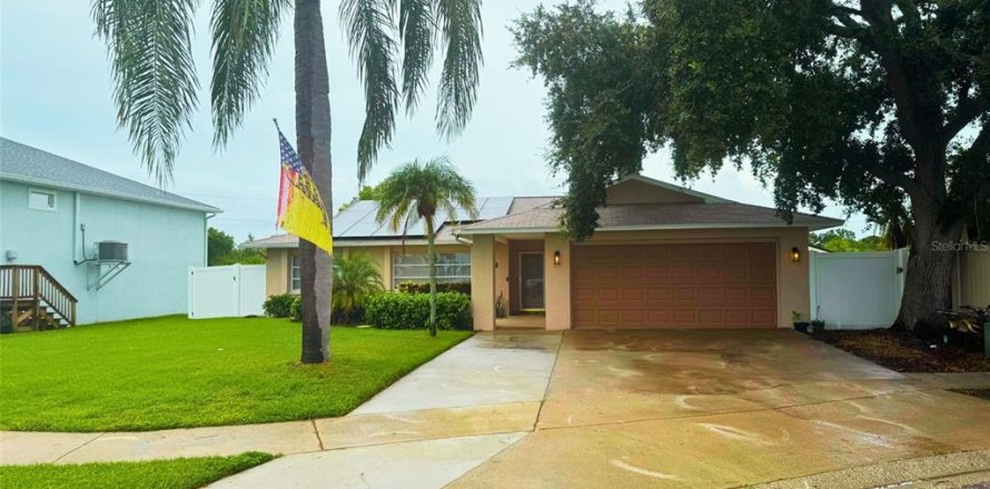 Casa en Holiday, Florida 4 dormitorios, 170.66 m2 № 1906566