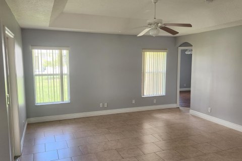 Villa ou maison à louer à Port St. Lucie, Floride: 4 chambres, 170.85 m2 № 2191492 - photo 4