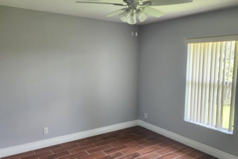 Villa ou maison à louer à Port St. Lucie, Floride: 4 chambres, 170.85 m2 № 2191492 - photo 11