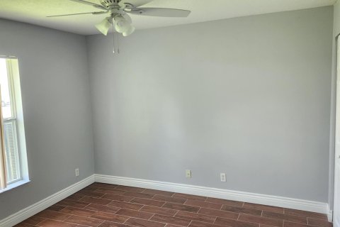 Villa ou maison à louer à Port St. Lucie, Floride: 4 chambres, 170.85 m2 № 2191492 - photo 13