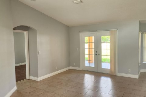 Villa ou maison à louer à Port St. Lucie, Floride: 4 chambres, 170.85 m2 № 2191492 - photo 3