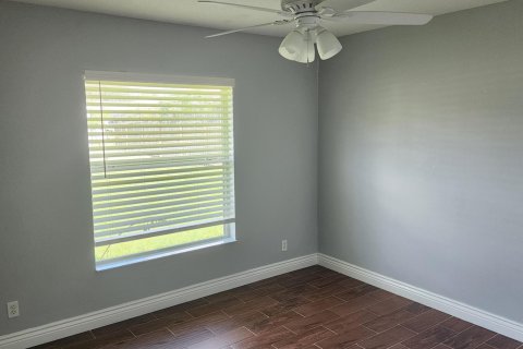 Villa ou maison à louer à Port St. Lucie, Floride: 4 chambres, 170.85 m2 № 2191492 - photo 10