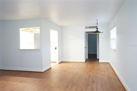 Condo in Sun City Center, Florida, 1 bedroom  № 2234749 - photo 2