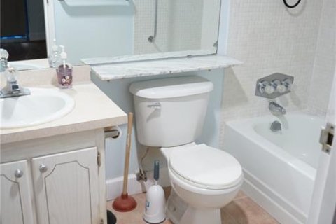 Condo in Sun City Center, Florida, 1 bedroom  № 2234749 - photo 15