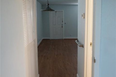Condo in Sun City Center, Florida, 1 bedroom  № 2234749 - photo 10