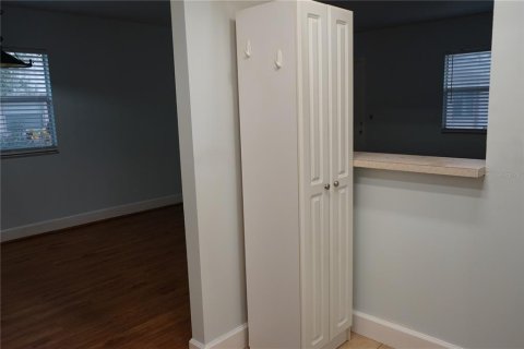 Condo in Sun City Center, Florida, 1 bedroom  № 2234749 - photo 9