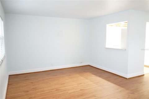 Condo in Sun City Center, Florida, 1 bedroom  № 2234749 - photo 4