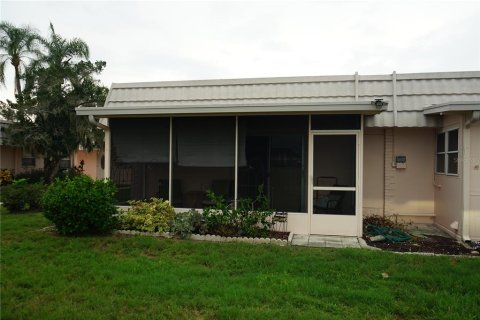 Condo in Sun City Center, Florida, 1 bedroom  № 2234749 - photo 17