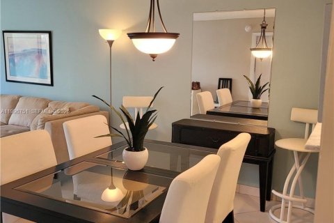 Condominio en alquiler en Lauderhill, Florida, 1 dormitorio, 67.45 m2 № 2058701 - foto 2