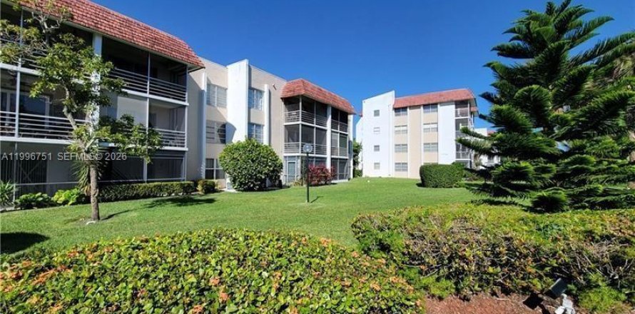 Condominio en Lauderhill, Florida, 1 dormitorio № 2058701
