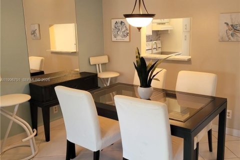 Condominio en alquiler en Lauderhill, Florida, 1 dormitorio, 67.45 m2 № 2058701 - foto 3