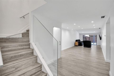 Снять в аренду таунхаус в Майами, Флорида 3 спальни, 138.52м2, № 1987252 - фото 4