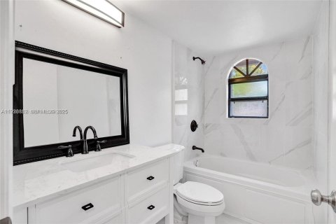 Снять в аренду таунхаус в Майами, Флорида 3 спальни, 138.52м2, № 1987252 - фото 18