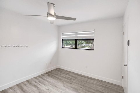 Снять в аренду таунхаус в Майами, Флорида 3 спальни, 138.52м2, № 1987252 - фото 19