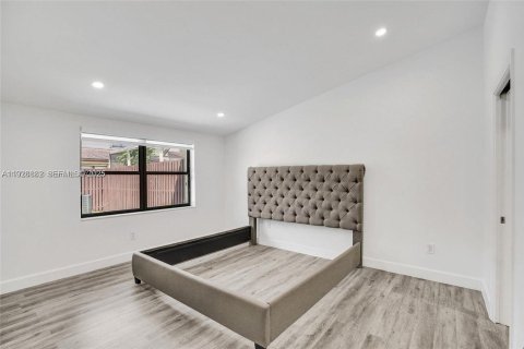 Снять в аренду таунхаус в Майами, Флорида 3 спальни, 138.52м2, № 1987252 - фото 12