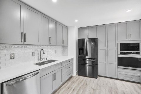 Снять в аренду таунхаус в Майами, Флорида 3 спальни, 138.52м2, № 1987252 - фото 5