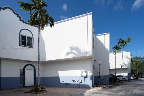 Купить таунхаус в Форт-Лодердейл, Флорида 3 спальни, 218.32м2, № 1958071 - фото 2