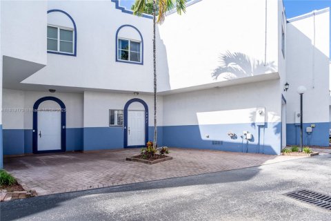 Купить таунхаус в Форт-Лодердейл, Флорида 3 спальни, 218.32м2, № 1958071 - фото 3