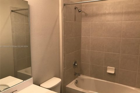 Villa ou maison à vendre à Kissimmee, Floride: 3 chambres, 148.64 m2 № 2035799 - photo 12