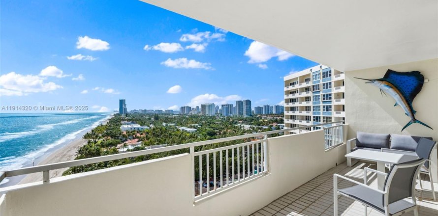 Condominio en Hallandale Beach, Florida, 2 dormitorios  № 1969938