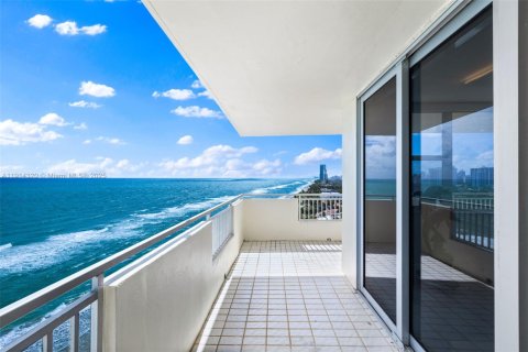 Condominio en alquiler en Hallandale Beach, Florida, 2 dormitorios, 136.19 m2 № 1969938 - foto 7